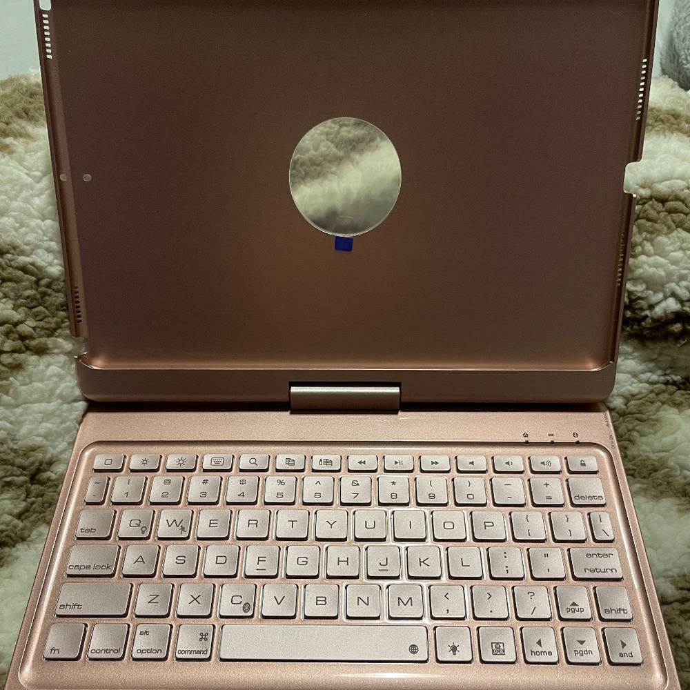 Keyboard case compatible with iPad Air 3 (2019) and iPad Pro (2017)